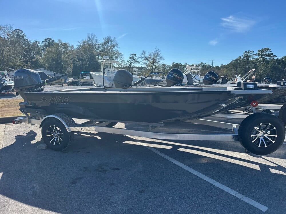 2026 AVID 16 Commander *Coastal Edition (Charcoal Grey)